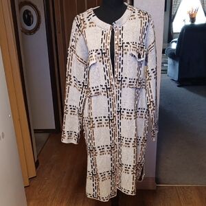 BY DESIGN WHITE AND BROWN PATTERED LONG SWEATER